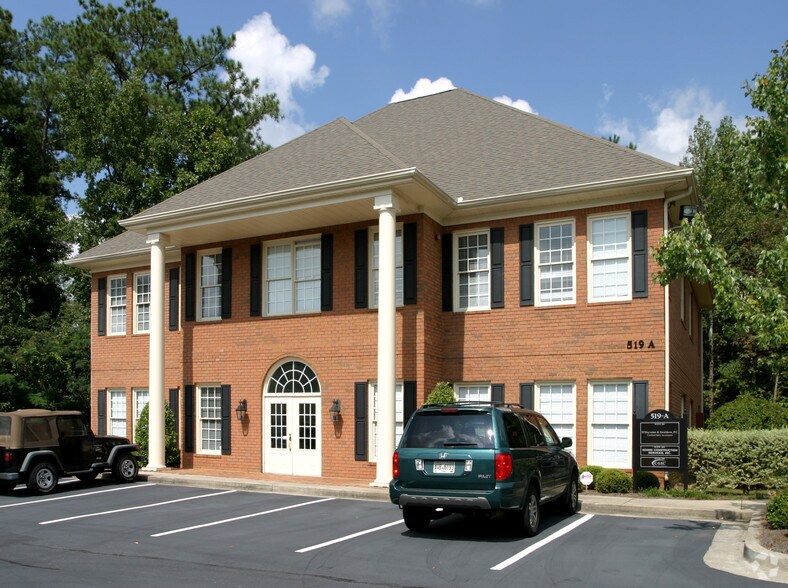 519 Johnson Ferry Rd, Marietta, GA for lease - Building Photo - Image 2 of 17