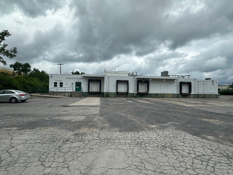 4540 Steelway Blvd, Bayberry, NY for sale - Building Photo - Image 3 of 11