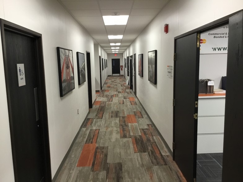 2655 E Oakley Park Rd, Commerce Township, MI for lease - Interior Photo - Image 3 of 5