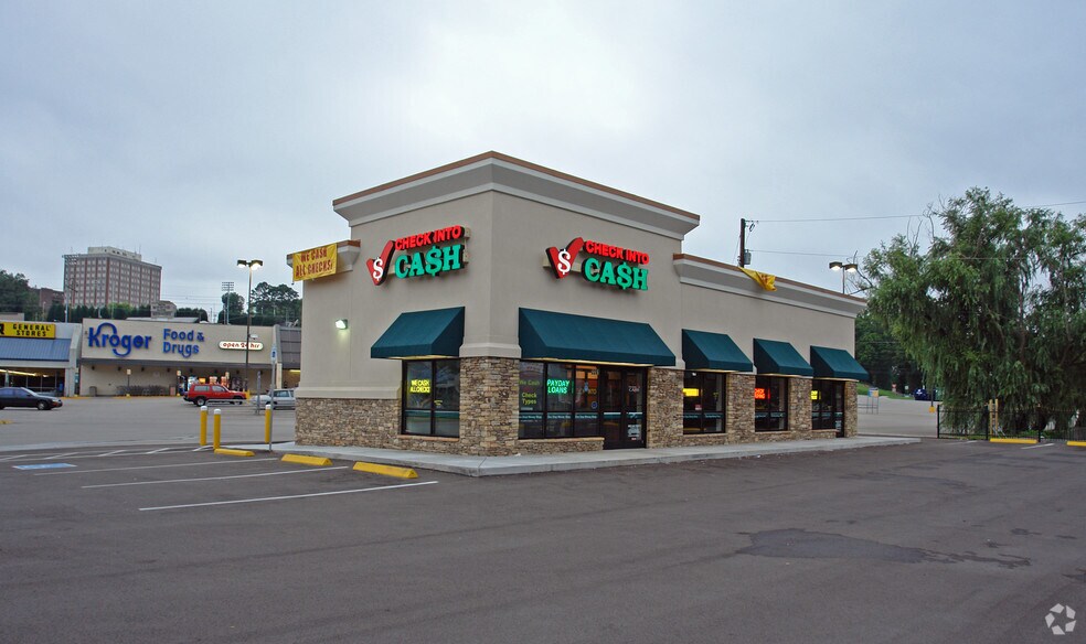 2201 N Broadway St, Knoxville, TN for sale - Primary Photo - Image 1 of 6