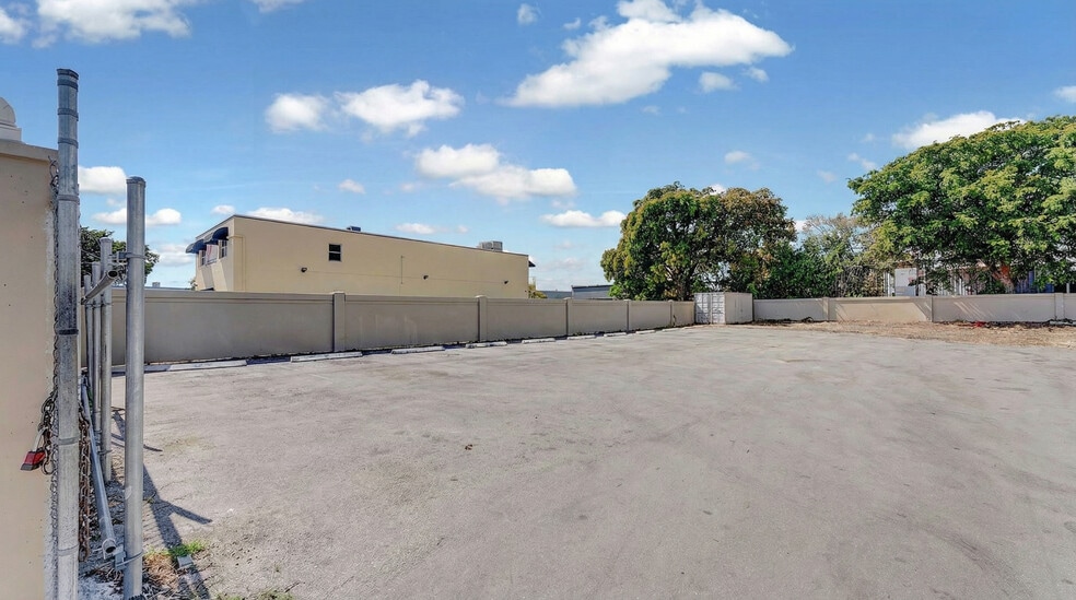 697 SW 9th Ter, Pompano Beach, FL for lease - Building Photo - Image 3 of 18