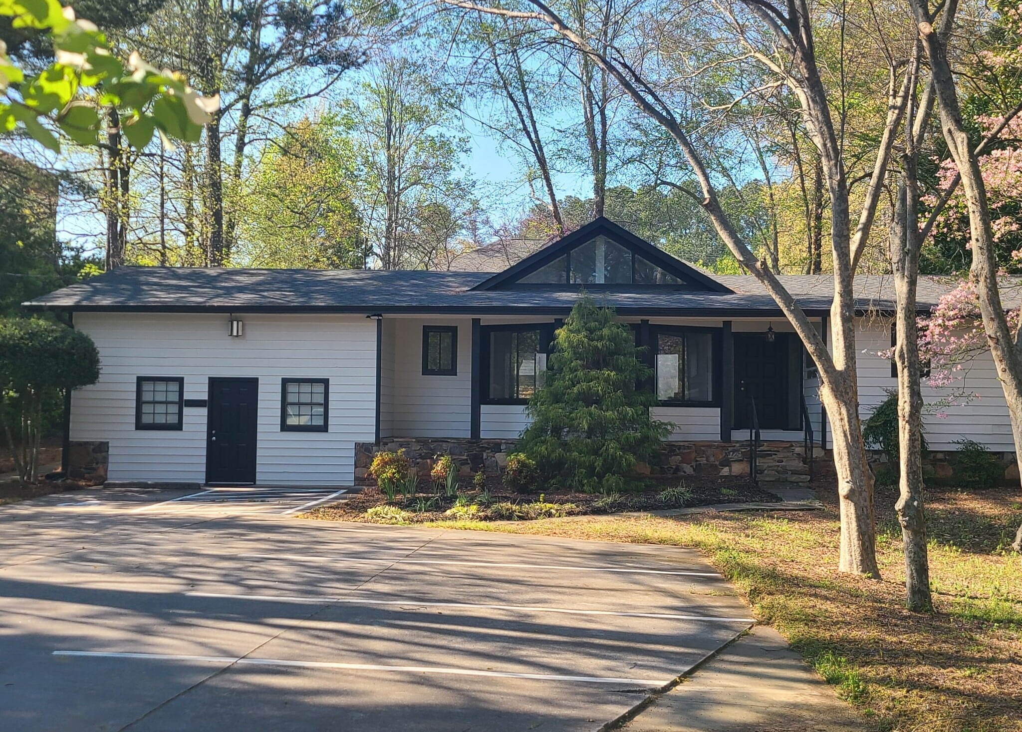 897 Eva Kennedy Rd, Suwanee, GA à vendre Photo du bâtiment- Image 1 de 1