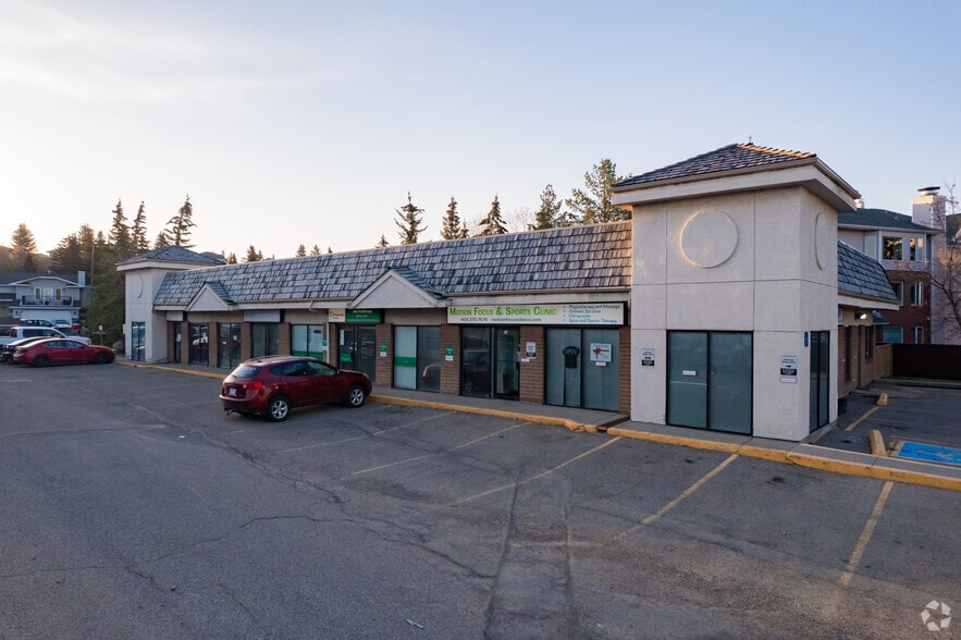 217 Hawksbrow Dr NW, Calgary, AB for sale - Building Photo - Image 2 of 12