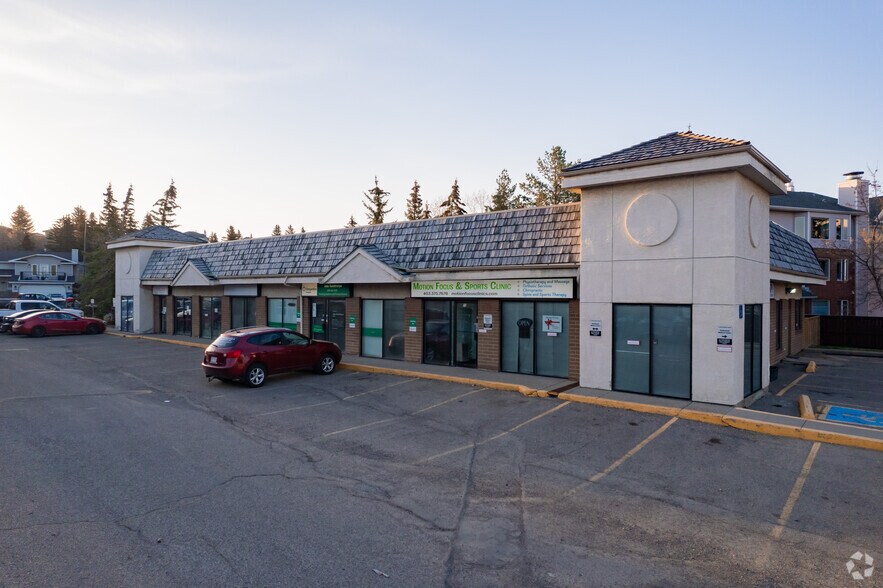 217 Hawksbrow Dr NW, Calgary, AB à vendre - Photo du bâtiment - Image 2 de 12