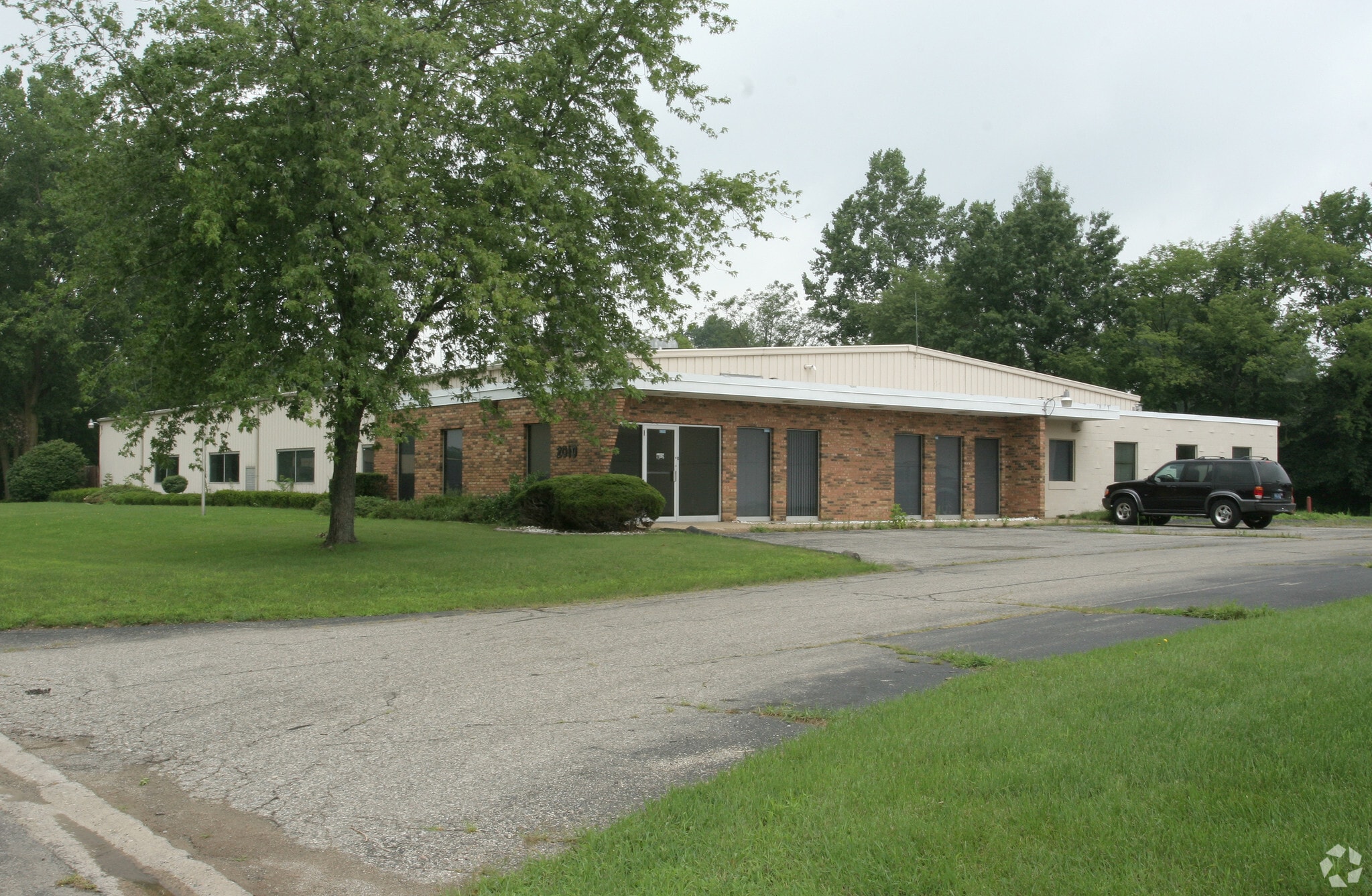 2010 Micor Dr, Jackson, MI for sale Primary Photo- Image 1 of 12