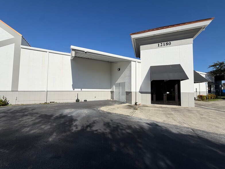 12180 Metro Pky, Fort Myers, FL à louer - Photo du bâtiment - Image 2 de 8