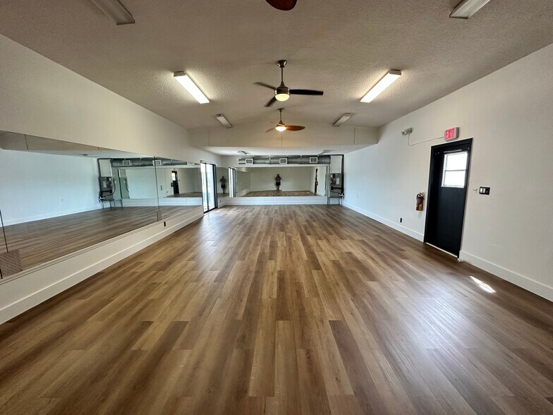 1888 S Pinellas Ave, Tarpon Springs, FL à louer - Photo du bâtiment - Image 1 de 5