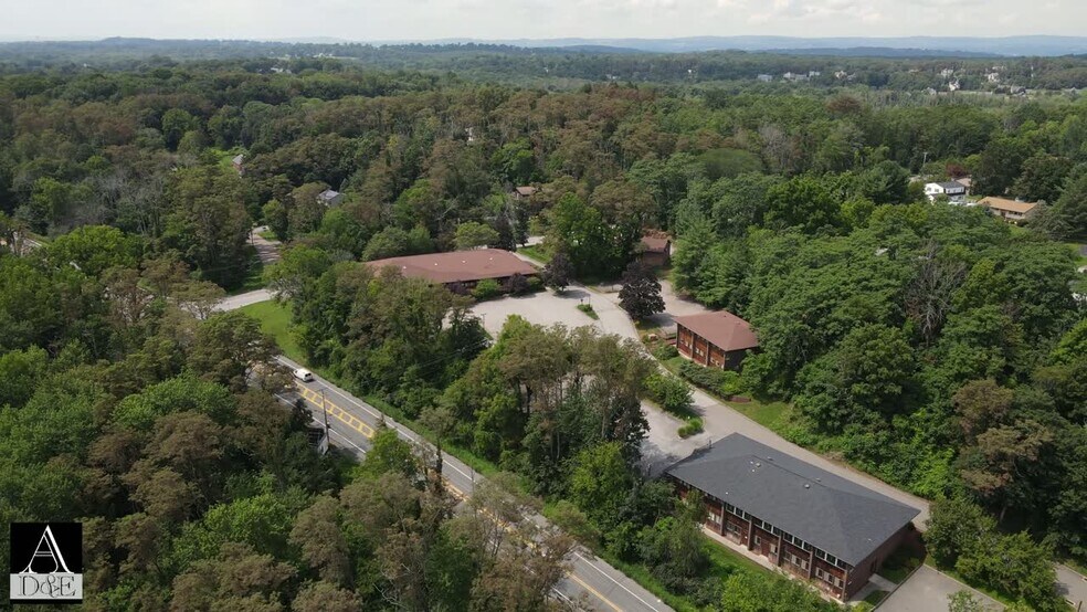 1499 Route 52, Fishkill, NY à louer - Vidéo sur l’inscription commerciale - Image 2 de 3