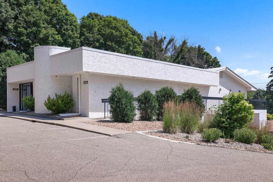 1801 Commerce Blvd, Mound, MN à vendre - Photo du bâtiment - Image 3 de 43