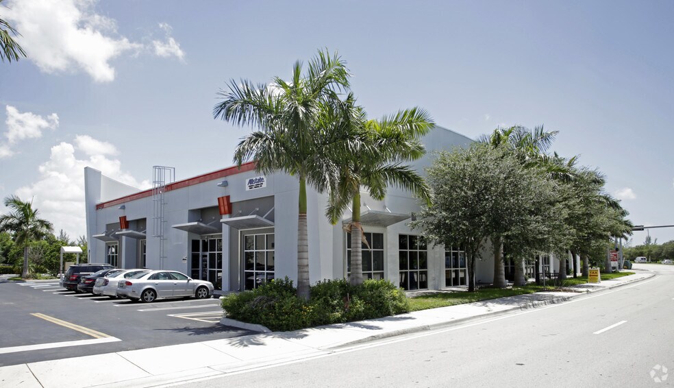 1701 NW 112th Ave, Miami, FL à louer - Photo du bâtiment - Image 2 de 10
