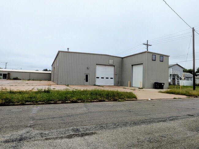 Plus de détails pour 930 E 4th Ave, Hutchinson, KS - Industriel à louer