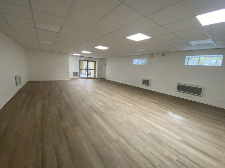 Office in Rosny-sous-Bois for lease - Interior Photo - Image 3 of 4