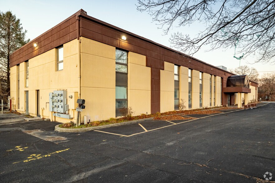 3680 Route 112, Coram, NY à louer - Photo du bâtiment - Image 2 de 5