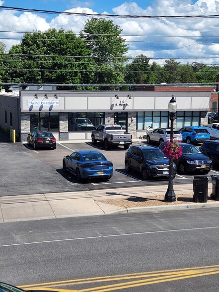 Village Commons portfolio of 2 properties for sale on LoopNet.ca - Building Photo - Image 3 of 18