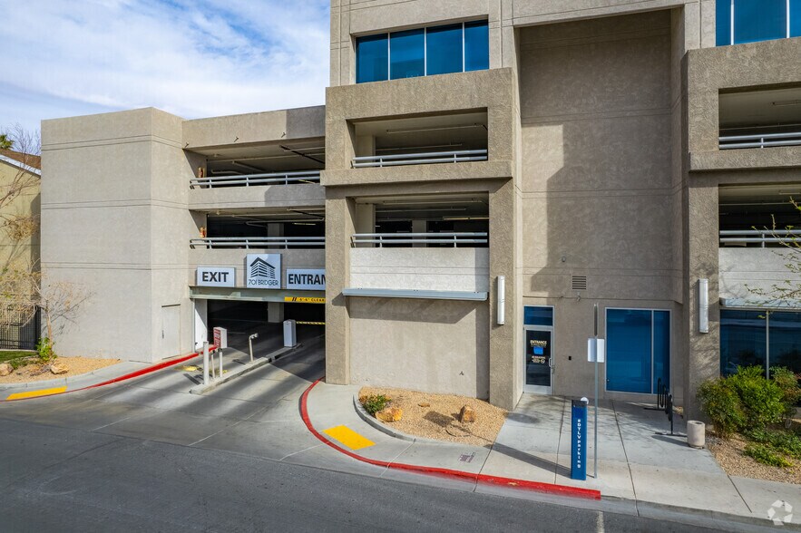 701 Bridger Ave, Las Vegas, NV à louer - Photo du bâtiment - Image 3 de 4