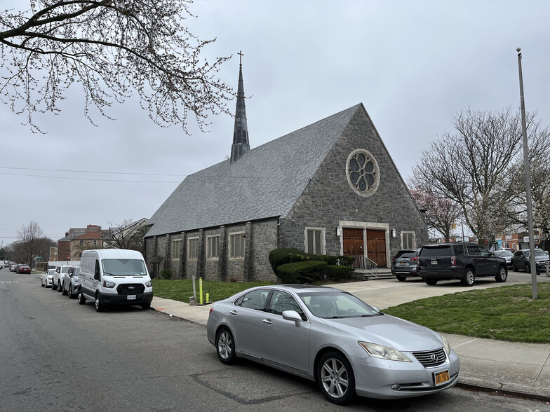 19612 Jamaica Ave, Hollis, NY à louer - Photo du bâtiment - Image 2 de 2