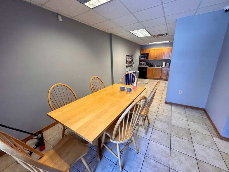 8150 Excelsior Dr, Madison, WI à vendre - Photo du bâtiment - Image 2 de 11