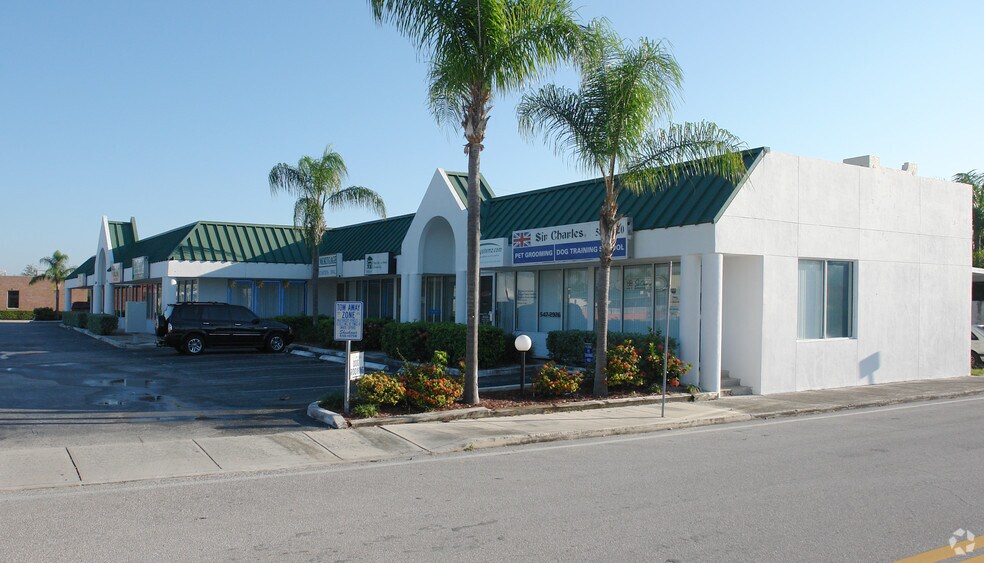 5100 S Dixie Hwy, West Palm Beach, FL à louer - Photo du bâtiment - Image 3 de 5