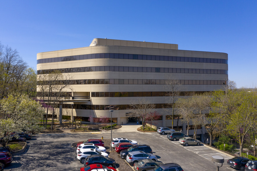 8717 W 110th St, Overland Park, KS for lease - Primary Photo - Image 1 of 8