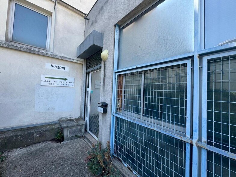 55 Rue Charles Frérot, Gentilly à vendre - Photo du bâtiment - Image 2 de 22