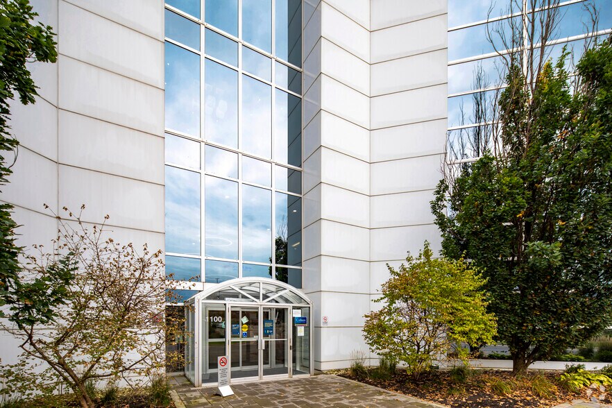 1100 Burloak Dr, Burlington, ON à louer - Photo du bâtiment - Image 3 de 5