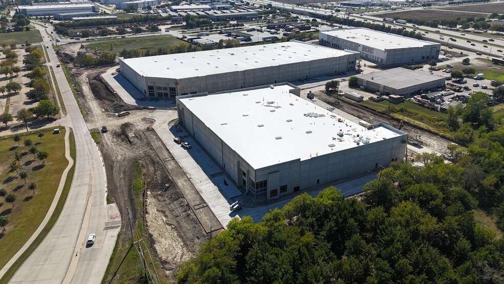 3210 N Central Expy, McKinney, TX for lease - Building Photo - Image 2 of 3