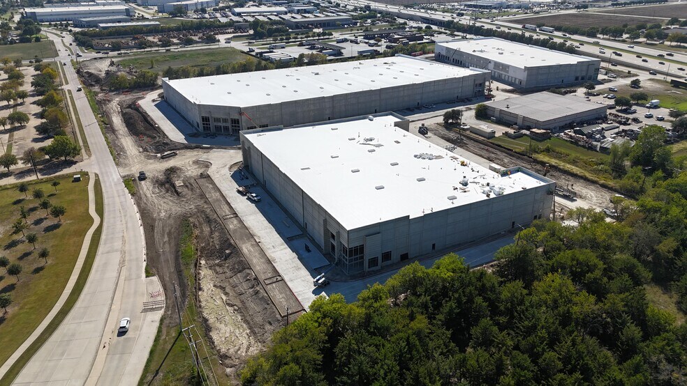 3210 N Central Expy, McKinney, TX à louer - Photo du bâtiment - Image 2 de 3