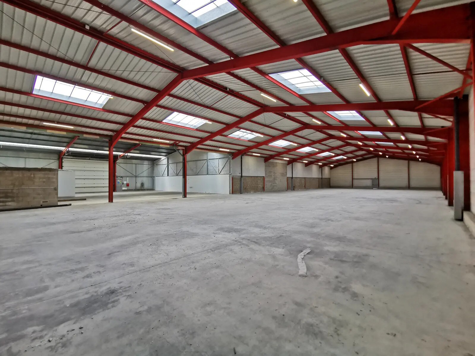 Industrial in Reims for lease Building Photo- Image 1 of 11