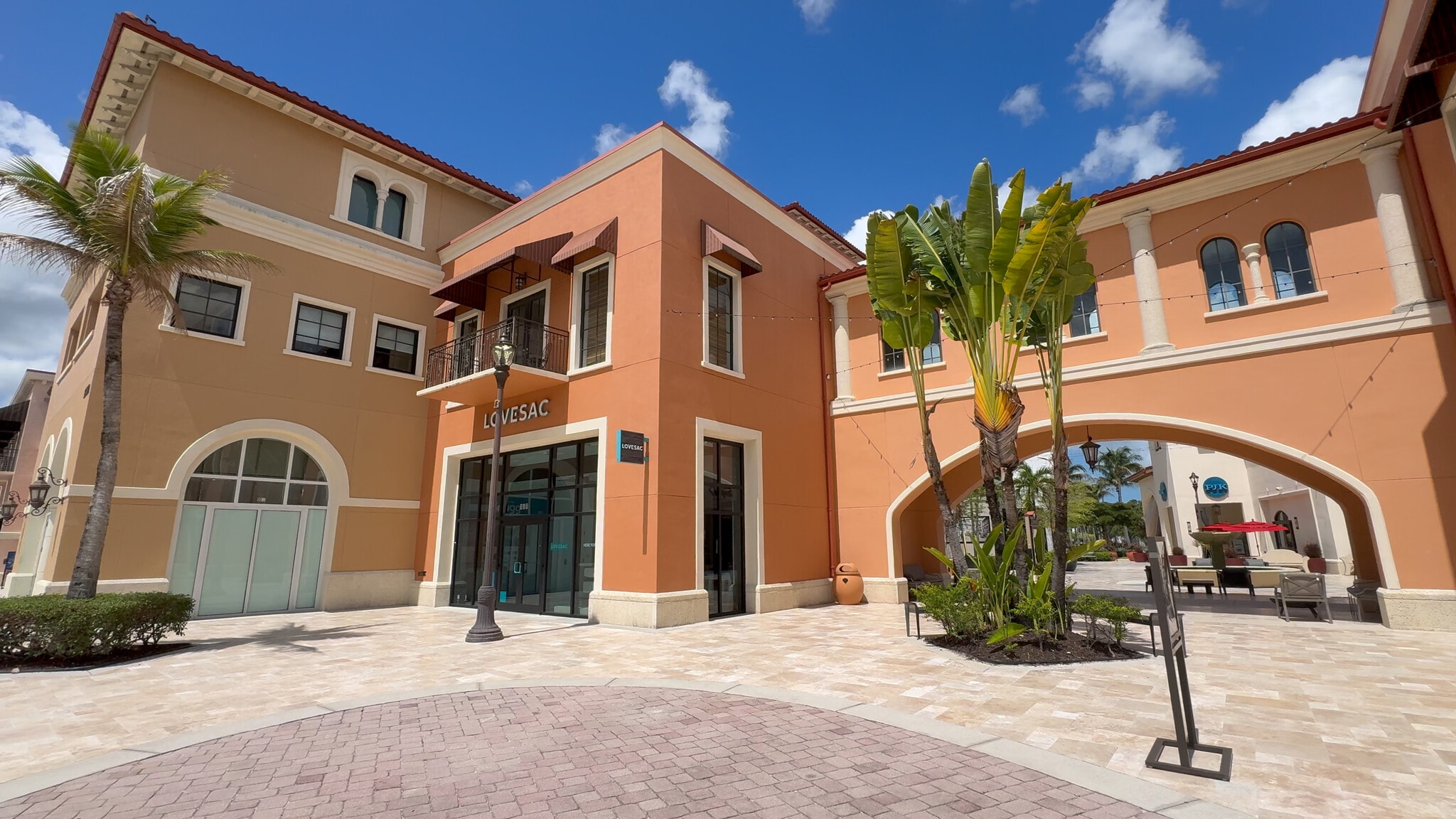 23150 Fashion Dr, Estero, FL à louer Photo intérieure- Image 1 de 18