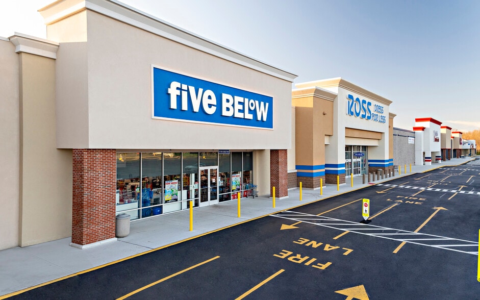 2100 Mount Holly Rd, Burlington, NJ for lease - Building Photo - Image 2 of 6