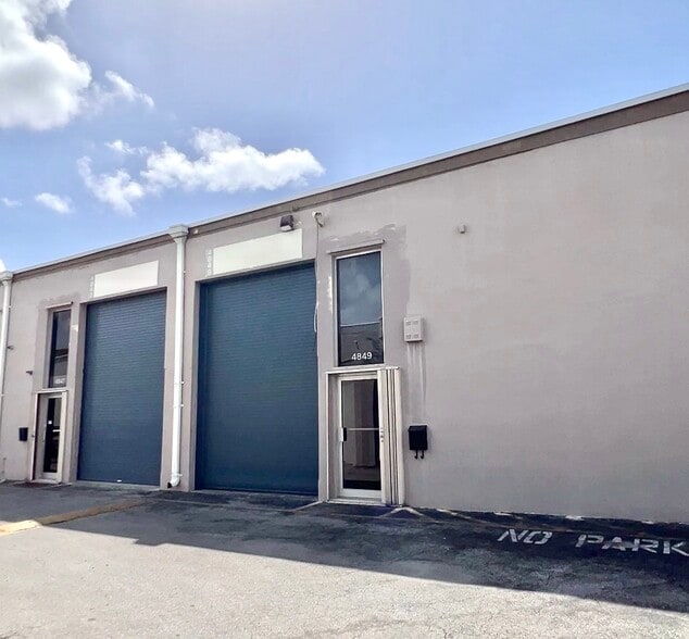 4825-4829 SW 75th Ave, Miami, FL for lease - Building Photo - Image 3 of 15