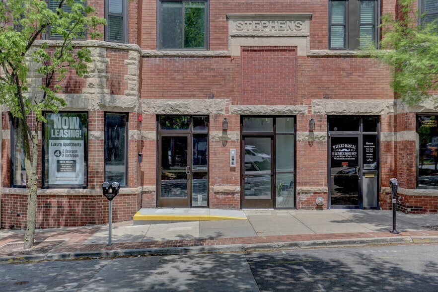 218 W Main St, Urbana, IL à vendre - Photo du bâtiment - Image 1 de 4