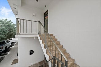 4322-4334 E Tradewinds Ave, Lauderdale-by-the-Sea, FL for lease Interior Photo- Image 2 of 28