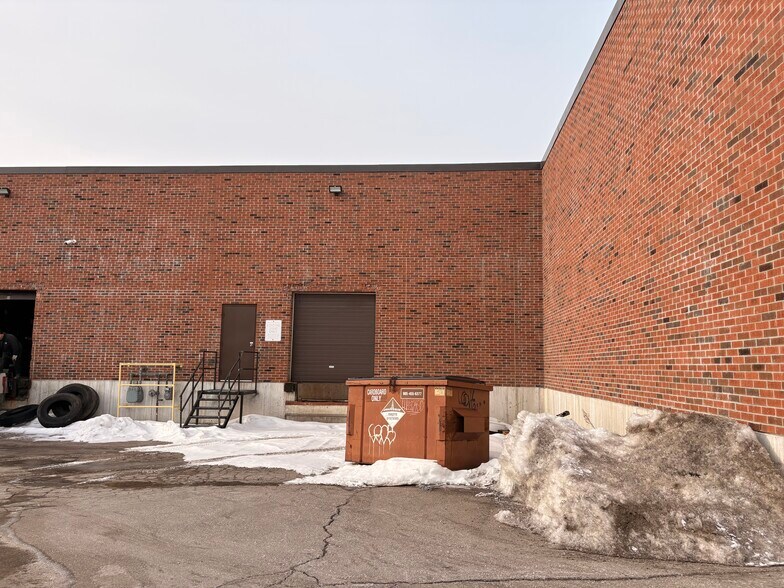 55 Stafford Dr, Brampton, ON à louer - Photo du bâtiment - Image 3 de 5