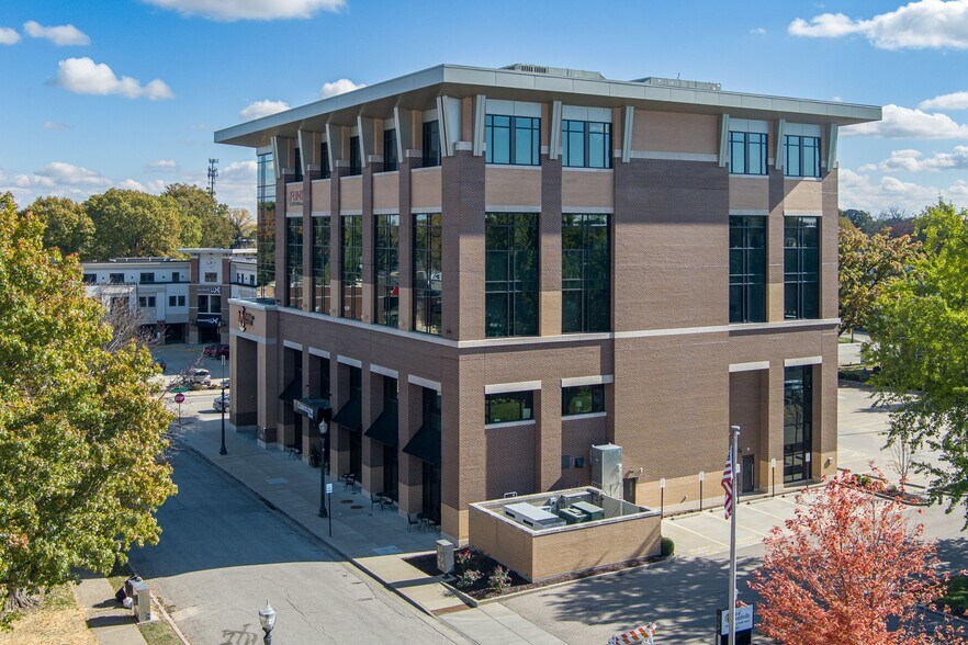 222 E Park St, Edwardsville, IL à louer - Photo du bâtiment - Image 2 de 25