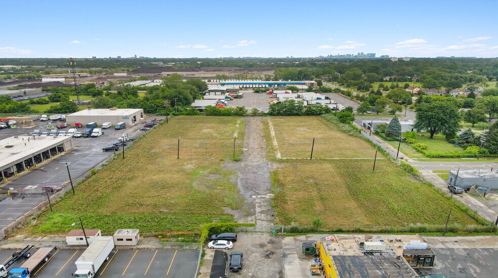 10450 Tractor St, Dearborn, MI à vendre - Photo du bâtiment - Image 2 de 11