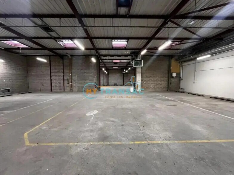 Flex in Neuilly-sur-Marne for lease - Interior Photo - Image 3 of 14