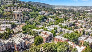 2260 NW Everett St, Portland, OR - Aerial  map view