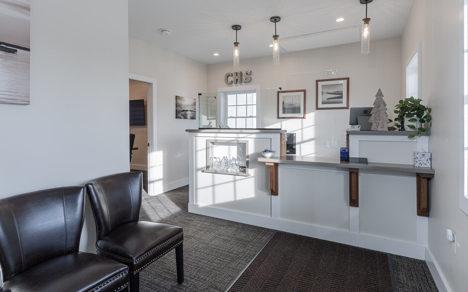 6 Ames Plaza Ln, Walpole, NH à vendre - Photo intérieure - Image 2 de 6