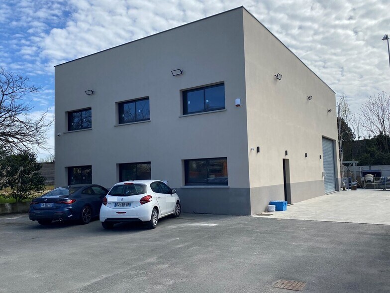 Flex in Lormont for lease - Building Photo - Image 1 of 9