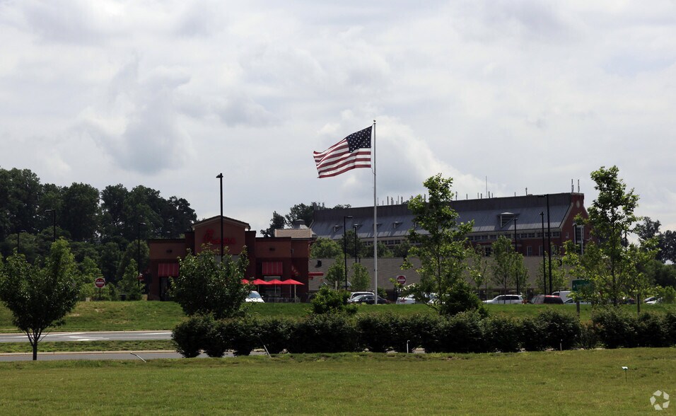 Route 7, Ashburn, VA à louer - Photo du bâtiment - Image 2 de 5