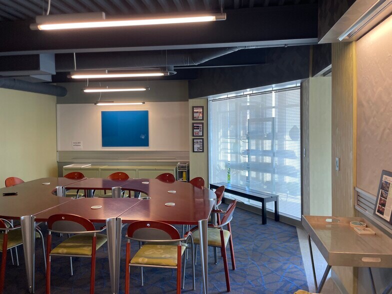 620 N Delaware St, Indianapolis, IN à louer - Photo du bâtiment - Image 3 de 10
