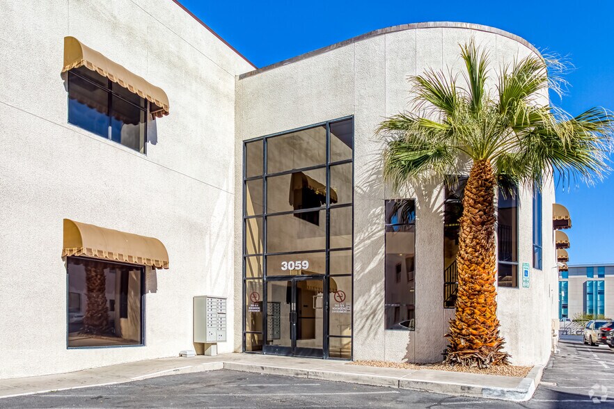 3059 S Maryland Pky, Las Vegas, NV à vendre - Photo du bâtiment - Image 2 de 14
