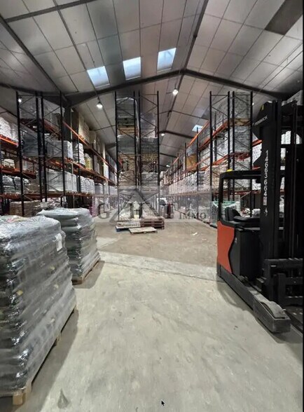 Bureau dans Villeneuve-la-Garenne à louer - Photo intérieure - Image 1 de 2