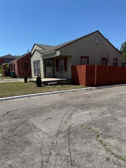 3821 NW 23rd St, Oklahoma City, OK à vendre - Photo du bâtiment - Image 2 de 2