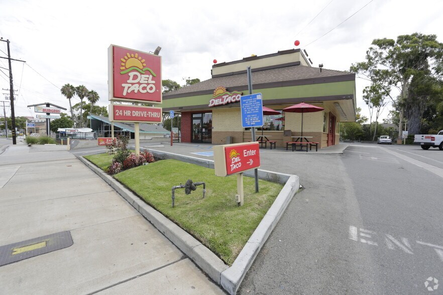 2956 Bristol St, Costa Mesa, CA à louer - Photo du bâtiment - Image 3 de 4