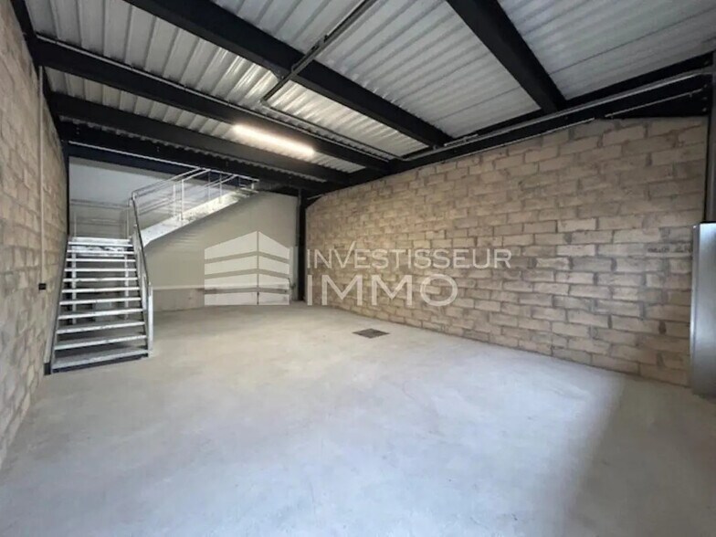 Flex in Saint-Denis for lease - Building Photo - Image 2 of 5