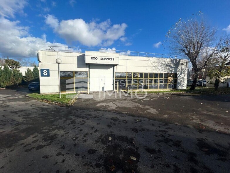 Industrial in Saint-Thibault-des-Vignes for lease - Building Photo - Image 1 of 9