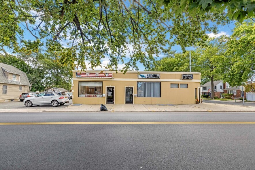 1097 Tulip Ave, Franklin Square, NY à louer - Photo du bâtiment - Image 3 de 10