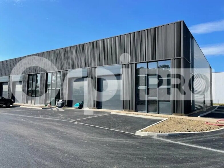 Flex in Trévoux for lease - Building Photo - Image 3 of 9